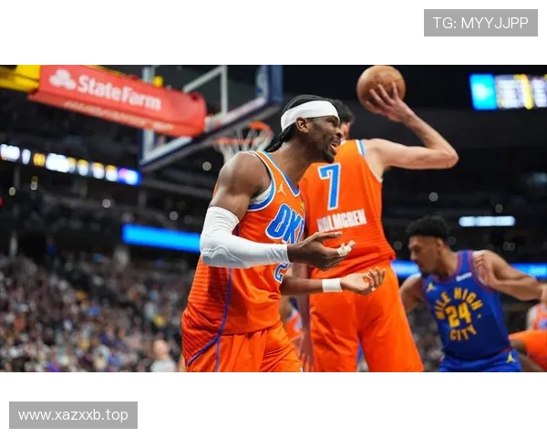 [NBA]亚历山大强突内线 无视防守双手暴扣.